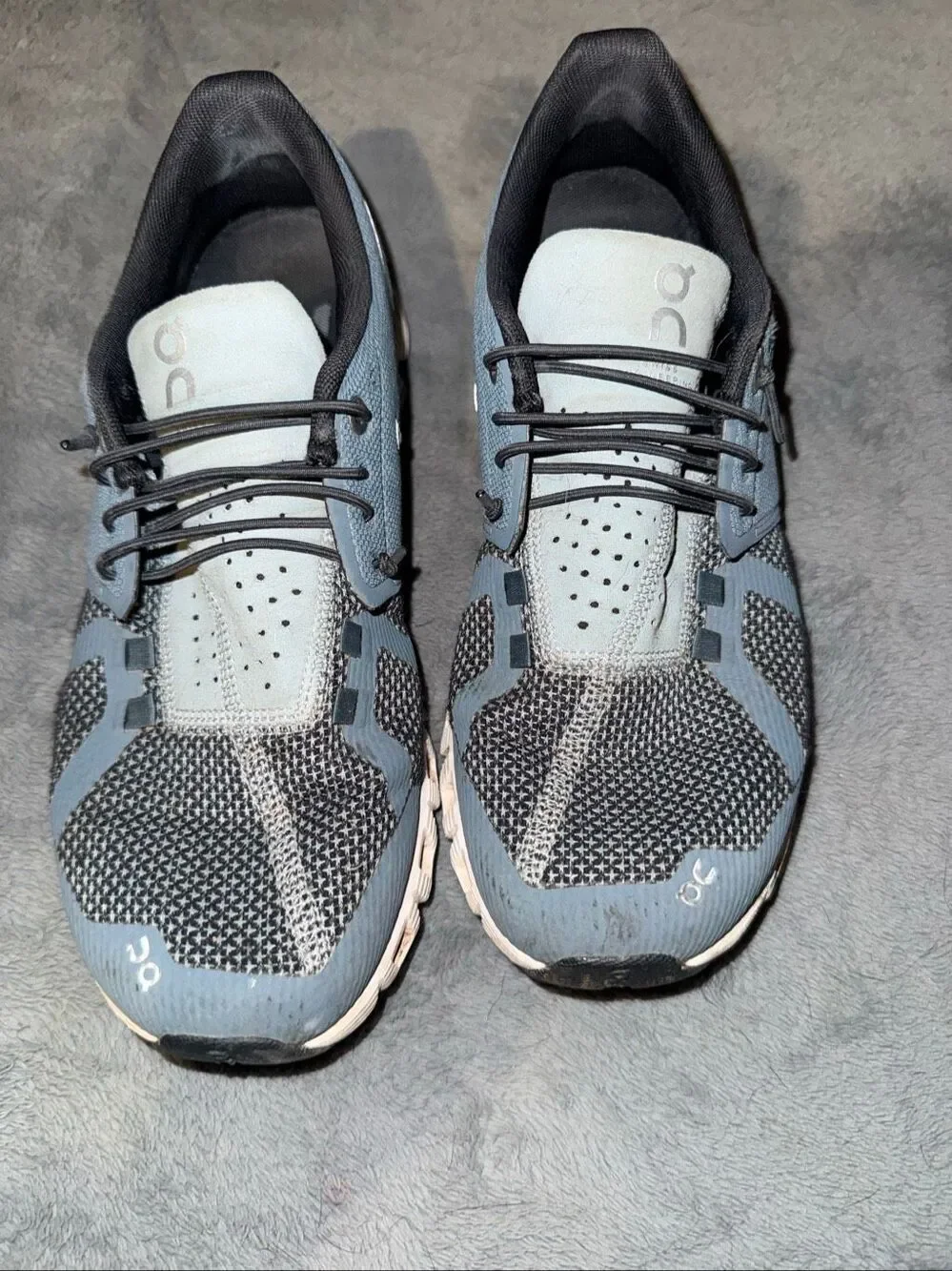 ON Cloud running shoes size 9